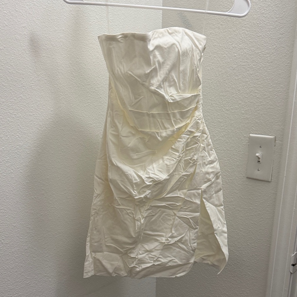 Chic Strapless Cream Dress